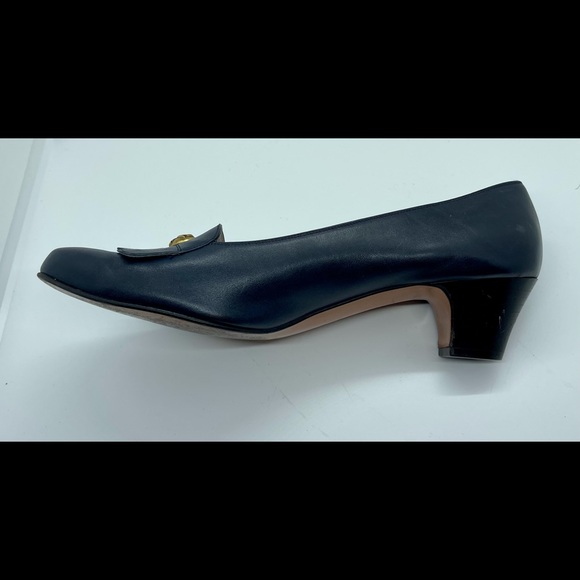 Salvatore Ferragamo fringed low heeled pump - Picture 3 of 11